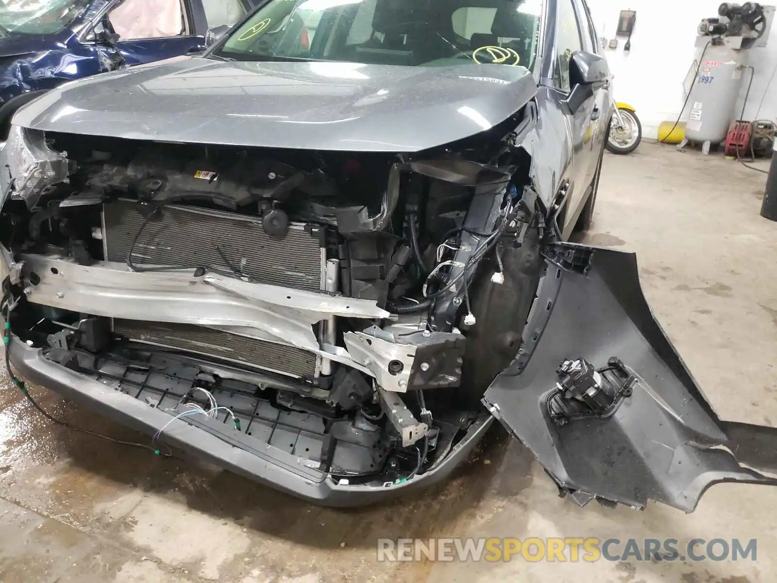 9 Photograph of a damaged car JTMP1RFV6KD515194 TOYOTA RAV4 2019