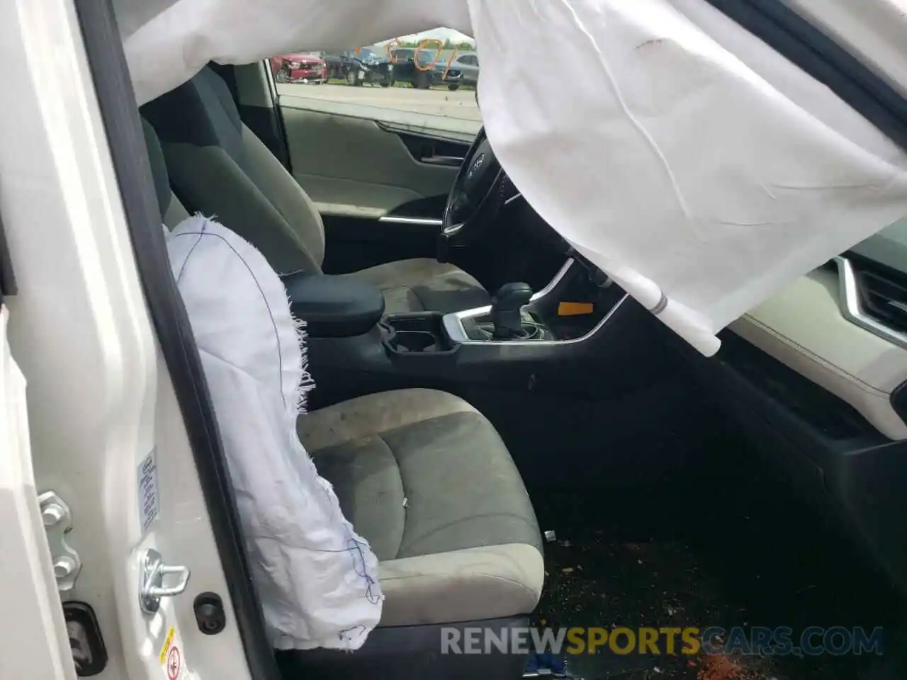 5 Photograph of a damaged car JTMP1RFV6KJ001315 TOYOTA RAV4 2019