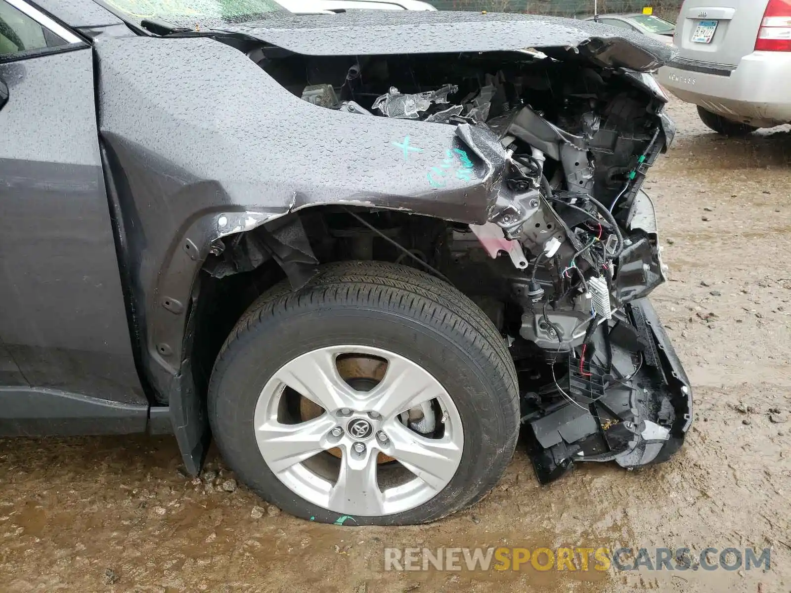 9 Photograph of a damaged car JTMP1RFV6KJ019426 TOYOTA RAV4 2019