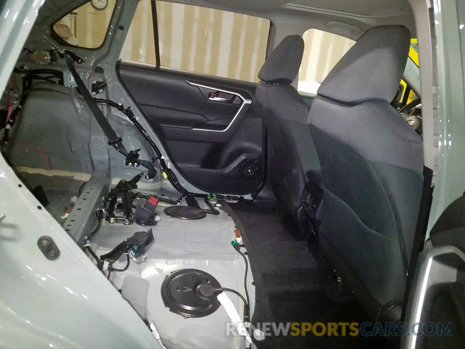 6 Photograph of a damaged car JTMP1RFV7KD002200 TOYOTA RAV4 2019