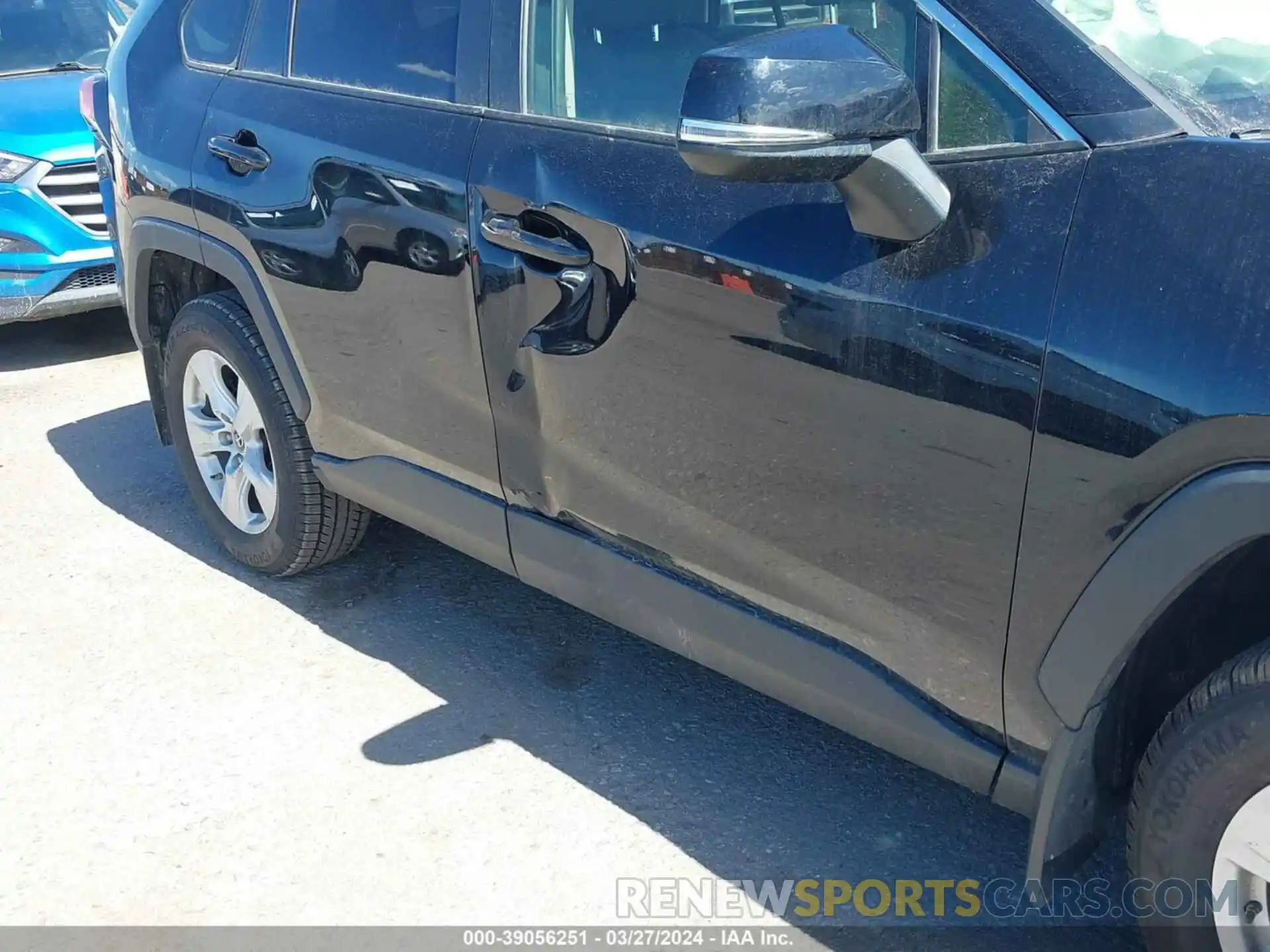 17 Photograph of a damaged car JTMP1RFV7KD002388 TOYOTA RAV4 2019