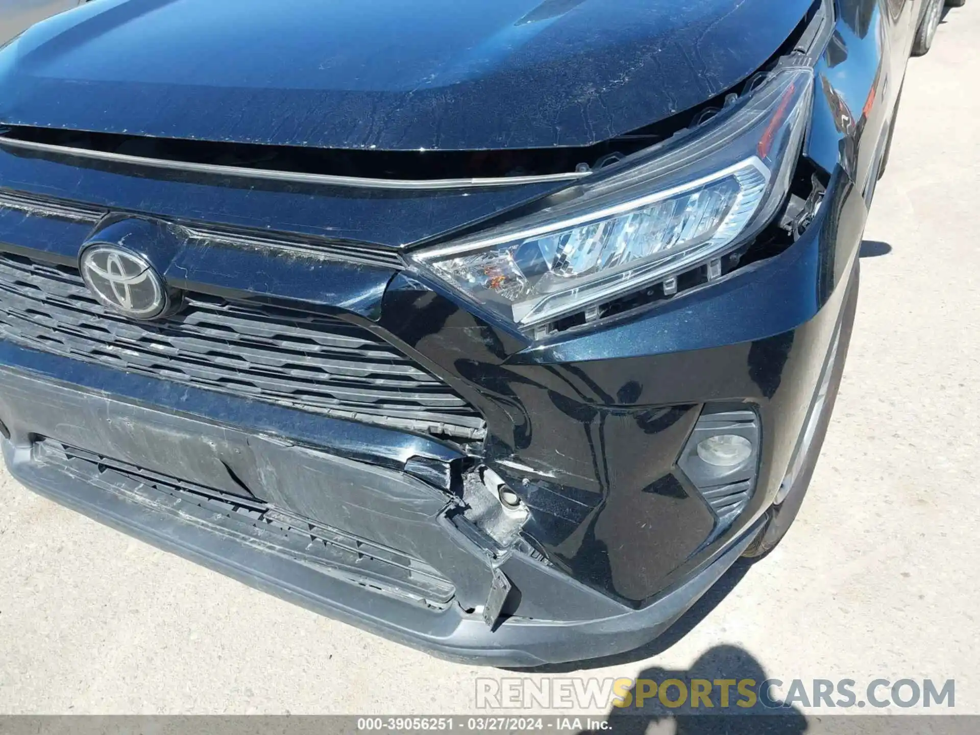 18 Photograph of a damaged car JTMP1RFV7KD002388 TOYOTA RAV4 2019