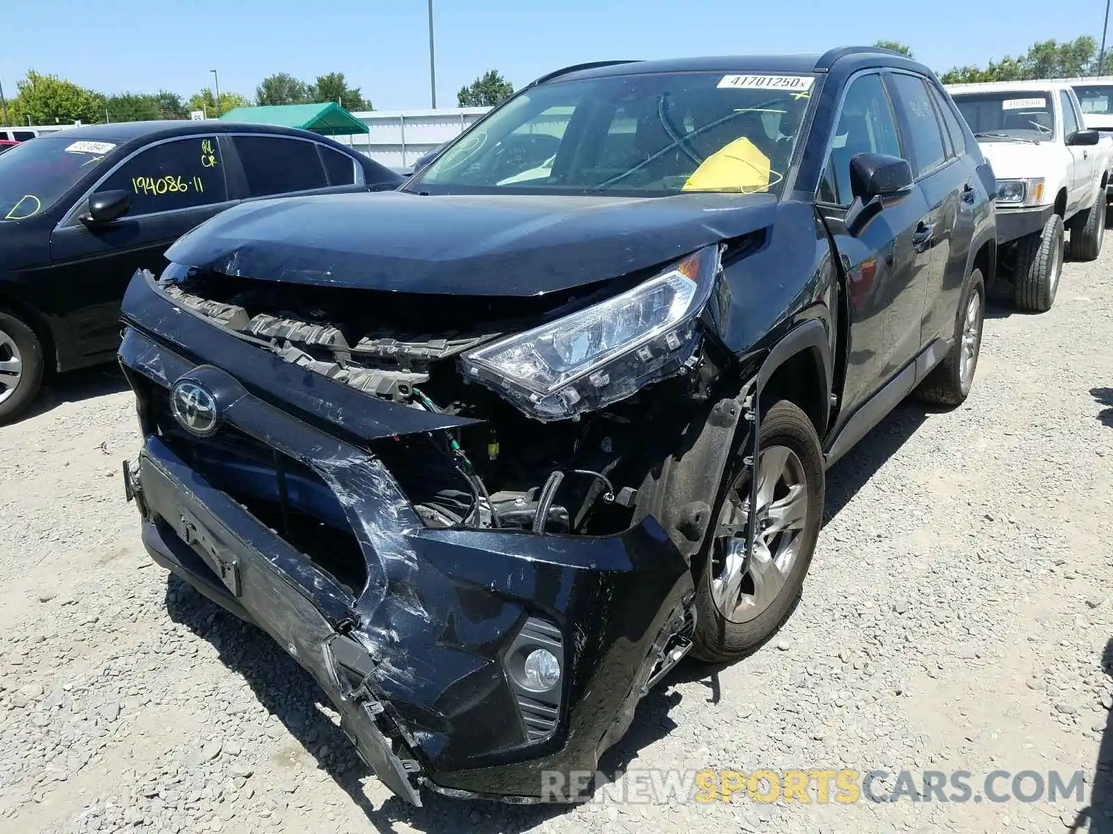 2 Фотография поврежденного автомобиля JTMP1RFV7KD003511 TOYOTA RAV4 2019