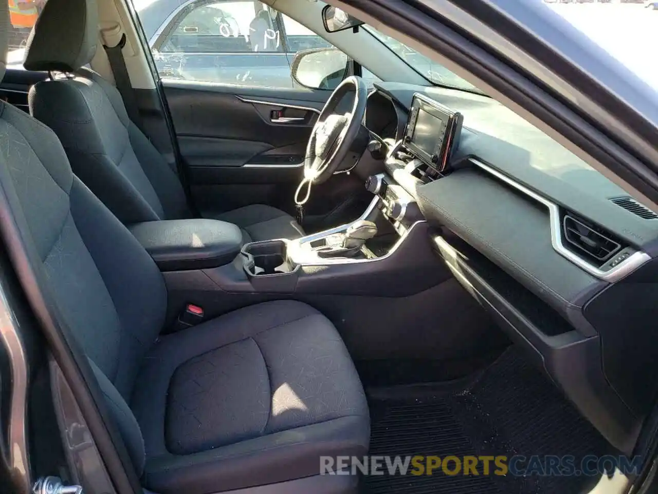 5 Photograph of a damaged car JTMP1RFV7KD015741 TOYOTA RAV4 2019