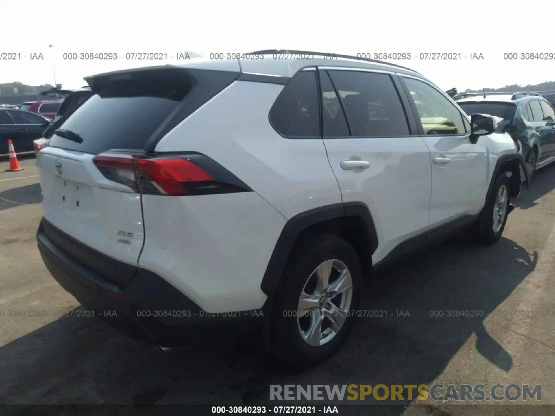 4 Photograph of a damaged car JTMP1RFV7KD017246 TOYOTA RAV4 2019