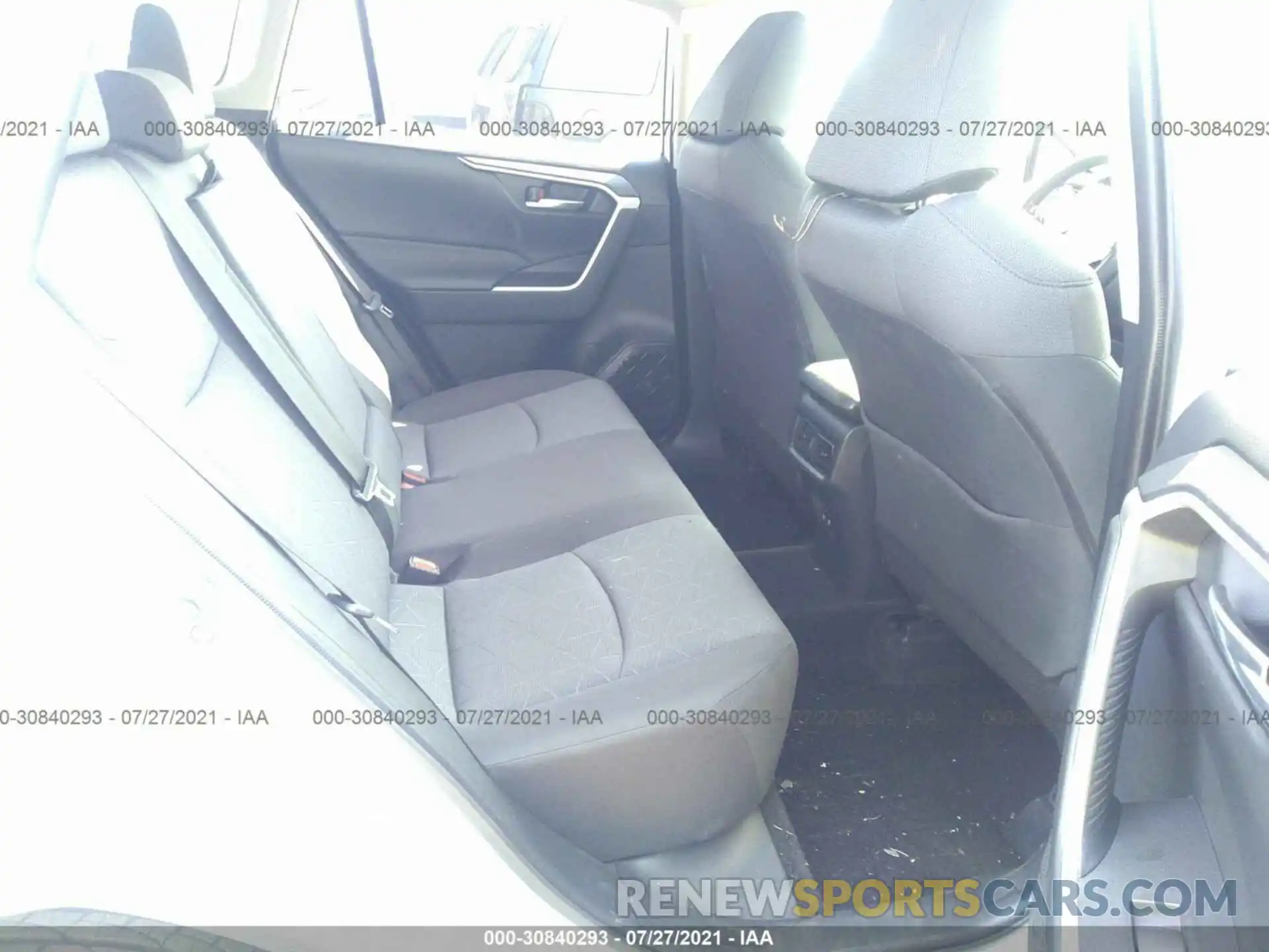 8 Photograph of a damaged car JTMP1RFV7KD017246 TOYOTA RAV4 2019