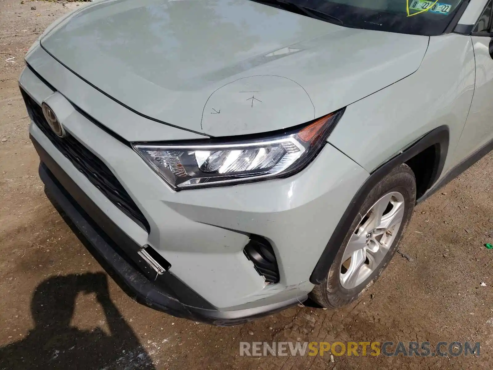 9 Photograph of a damaged car JTMP1RFV7KD018316 TOYOTA RAV4 2019