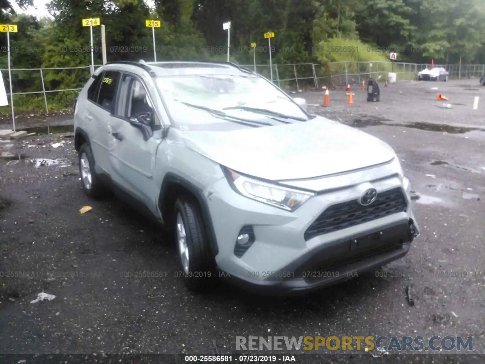 1 Photograph of a damaged car JTMP1RFV7KD020471 TOYOTA RAV4 2019