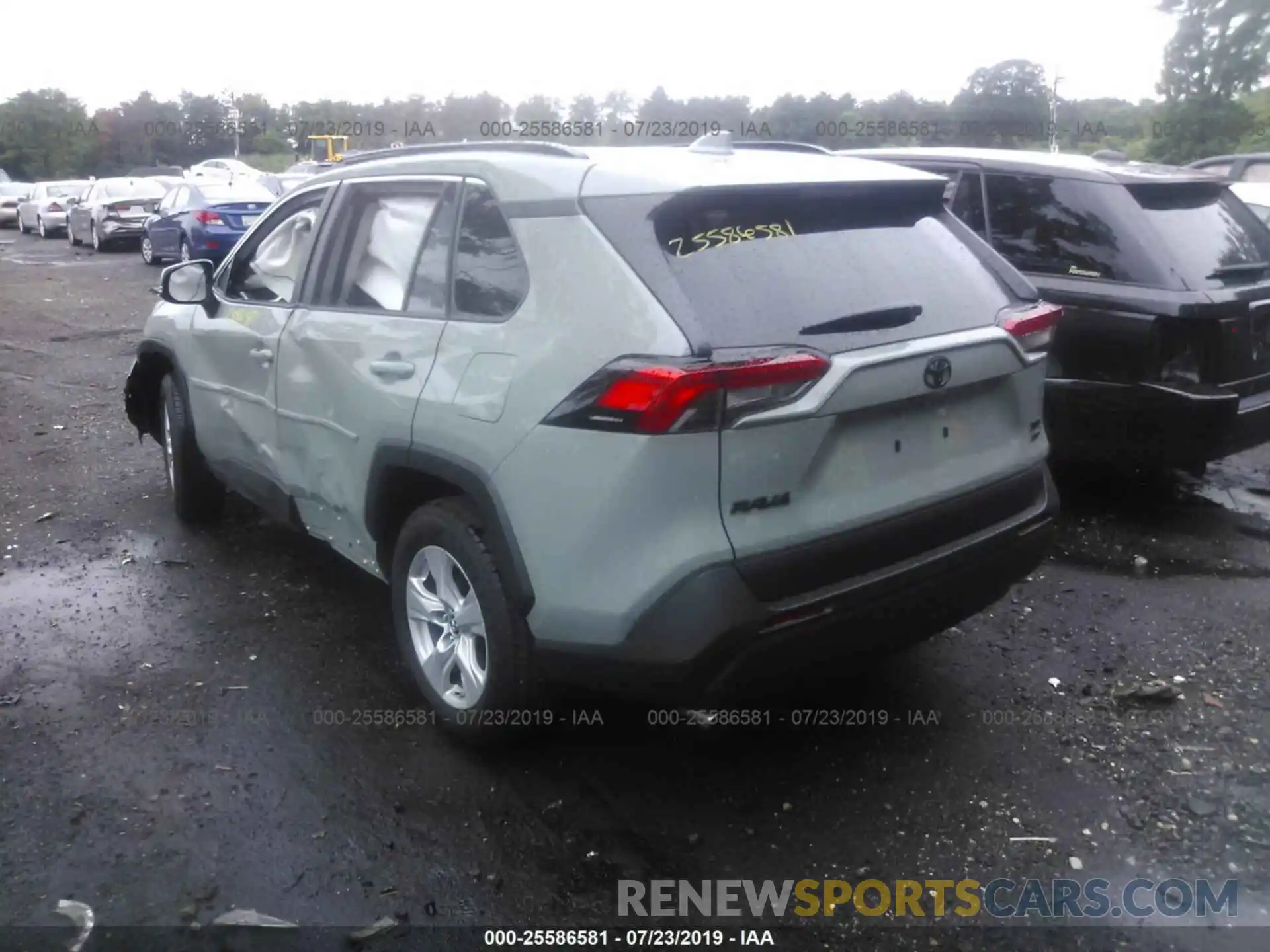 3 Photograph of a damaged car JTMP1RFV7KD020471 TOYOTA RAV4 2019