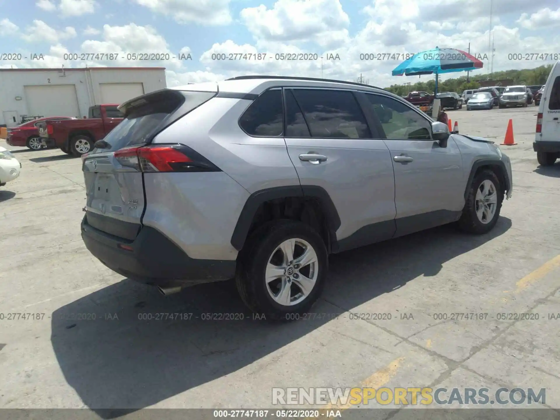 4 Photograph of a damaged car JTMP1RFV7KD021085 TOYOTA RAV4 2019