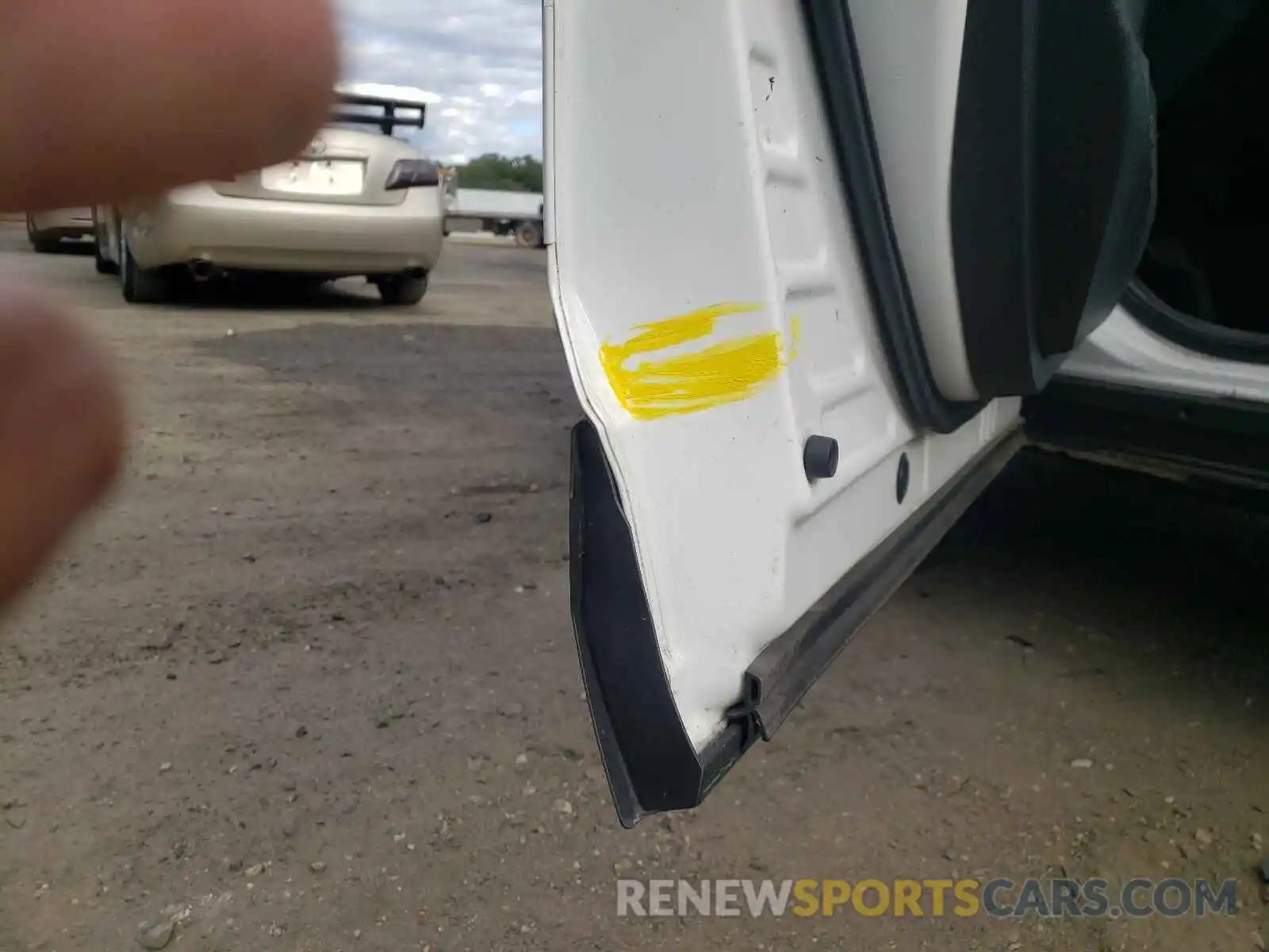 9 Photograph of a damaged car JTMP1RFV7KD024665 TOYOTA RAV4 2019