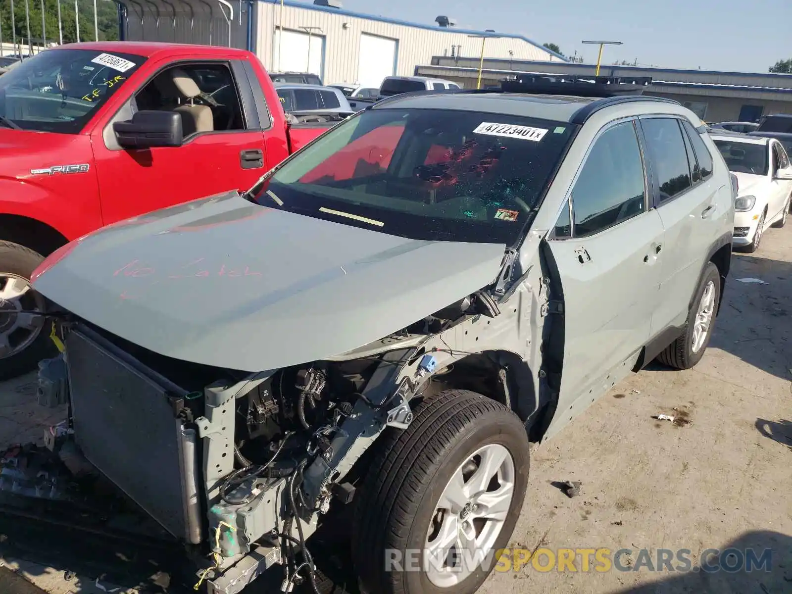 2 Photograph of a damaged car JTMP1RFV7KD025878 TOYOTA RAV4 2019