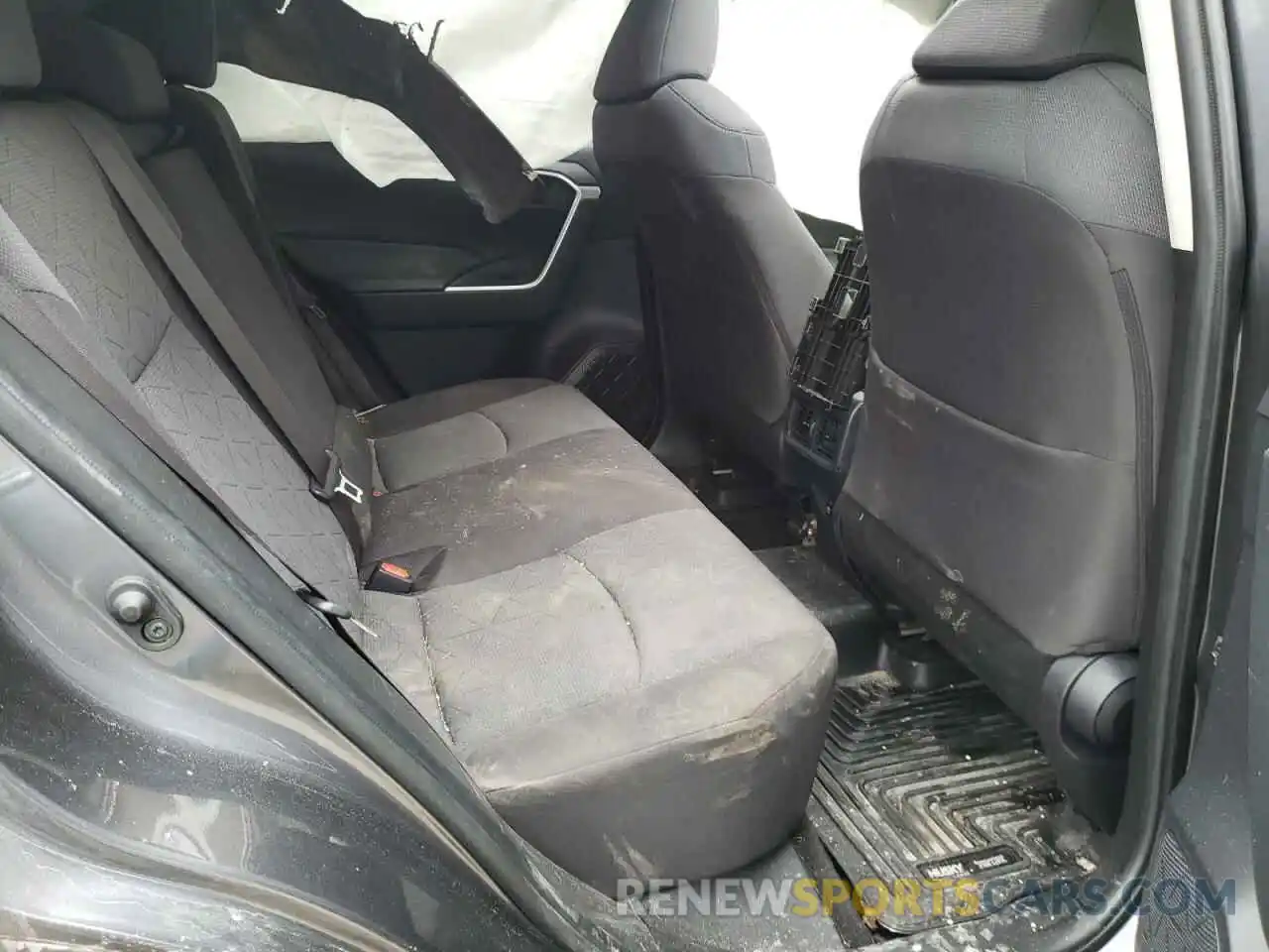 6 Photograph of a damaged car JTMP1RFV7KD032992 TOYOTA RAV4 2019