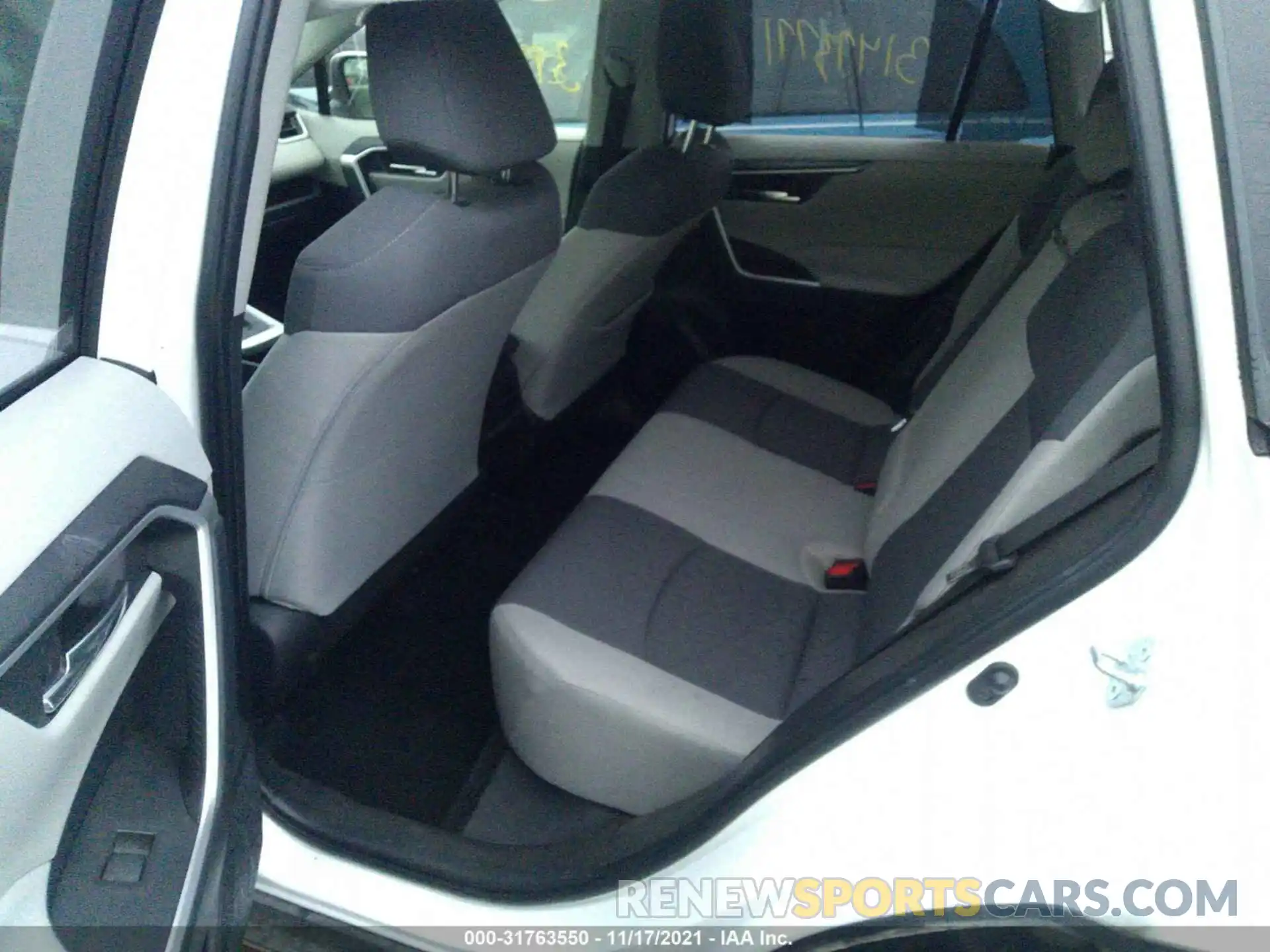 8 Фотография поврежденного автомобиля JTMP1RFV7KD036332 TOYOTA RAV4 2019