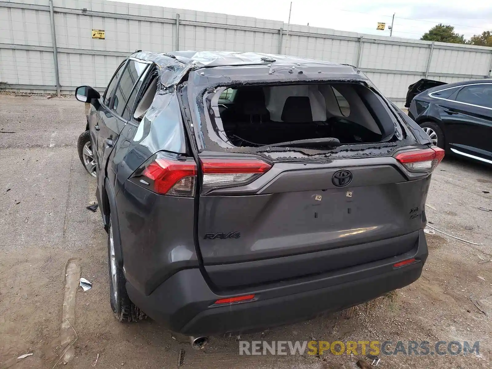 9 Photograph of a damaged car JTMP1RFV7KD039215 TOYOTA RAV4 2019