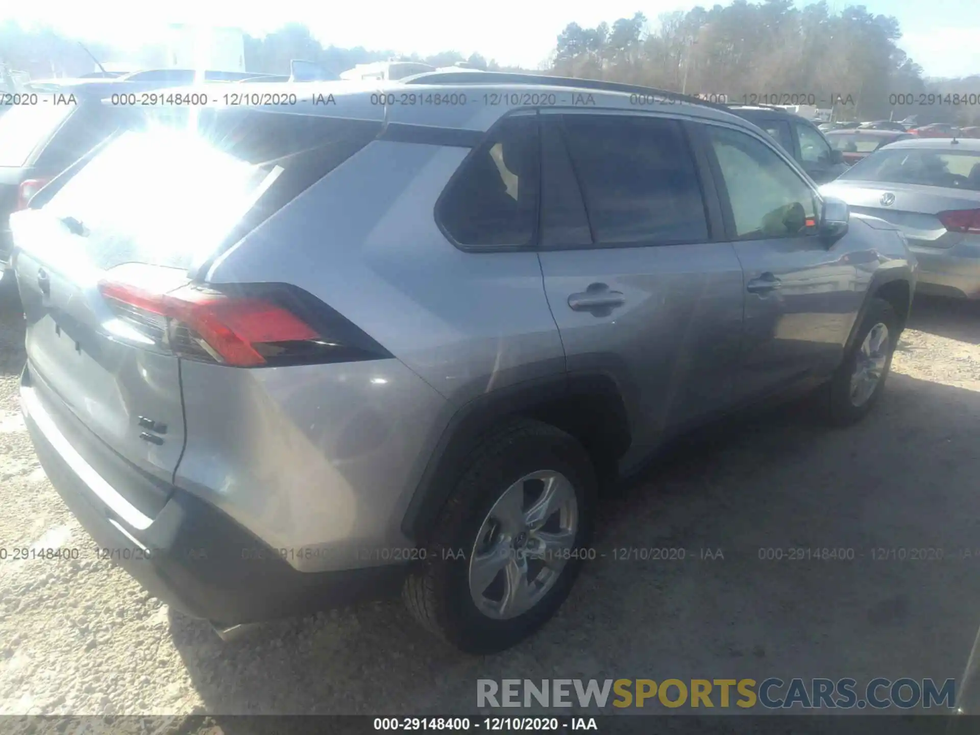 4 Photograph of a damaged car JTMP1RFV7KD511445 TOYOTA RAV4 2019