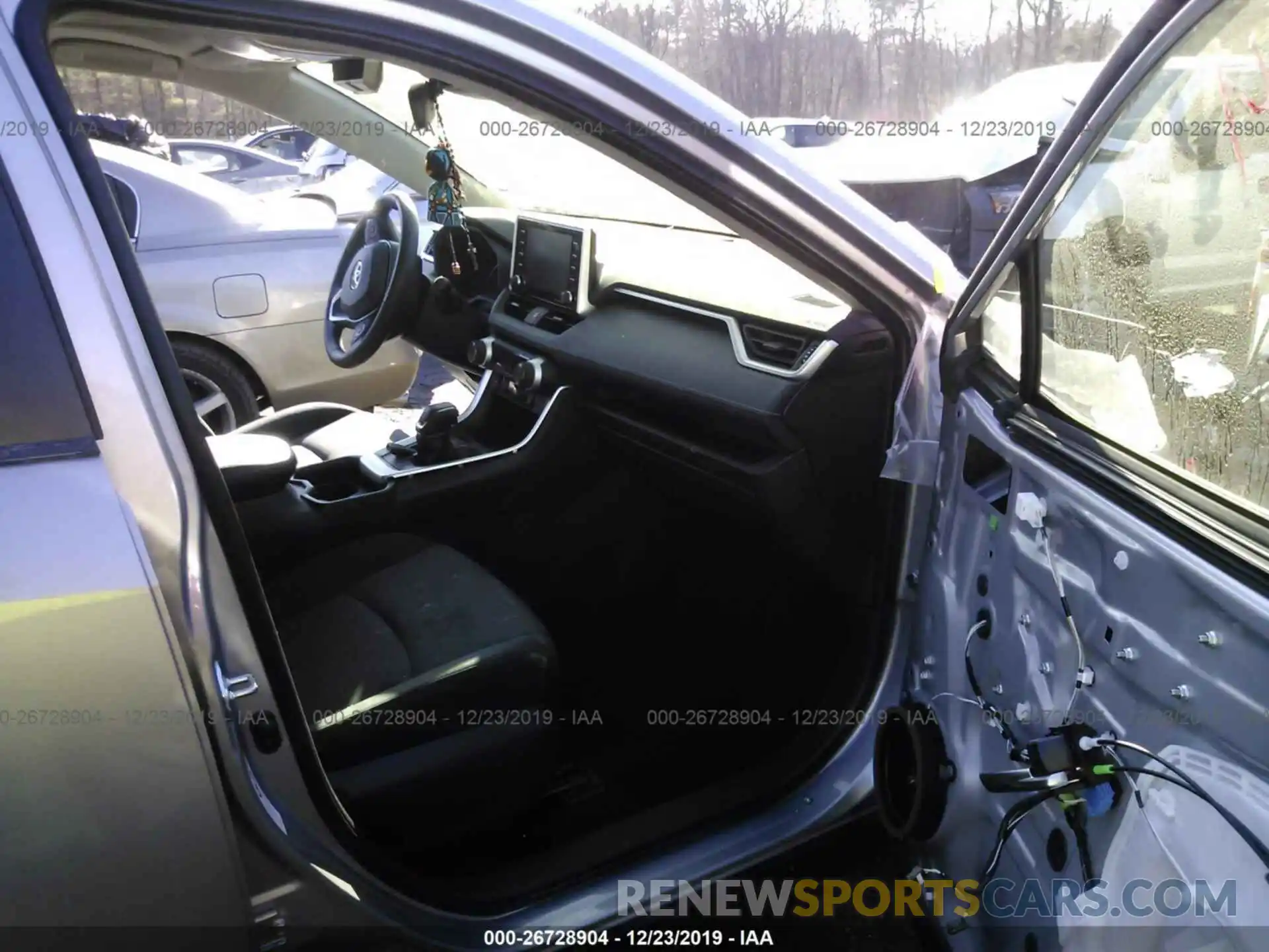 5 Photograph of a damaged car JTMP1RFV7KD515690 TOYOTA RAV4 2019