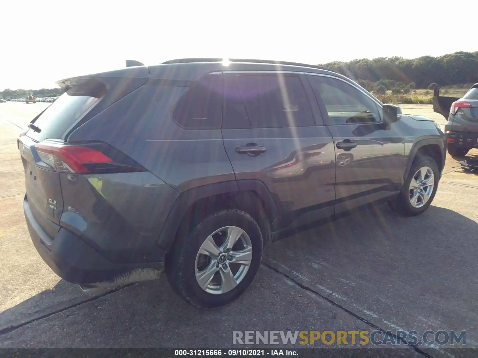 4 Photograph of a damaged car JTMP1RFV7KD516824 TOYOTA RAV4 2019