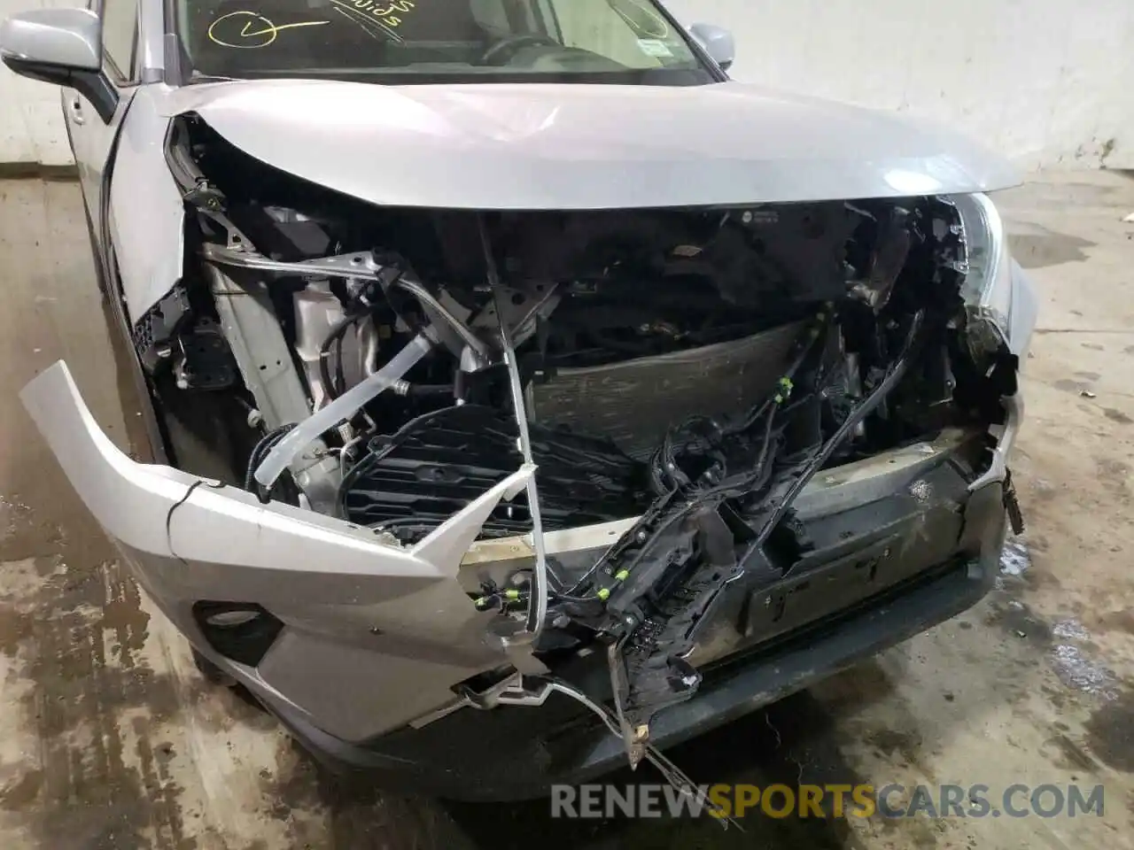 9 Photograph of a damaged car JTMP1RFV7KJ004434 TOYOTA RAV4 2019