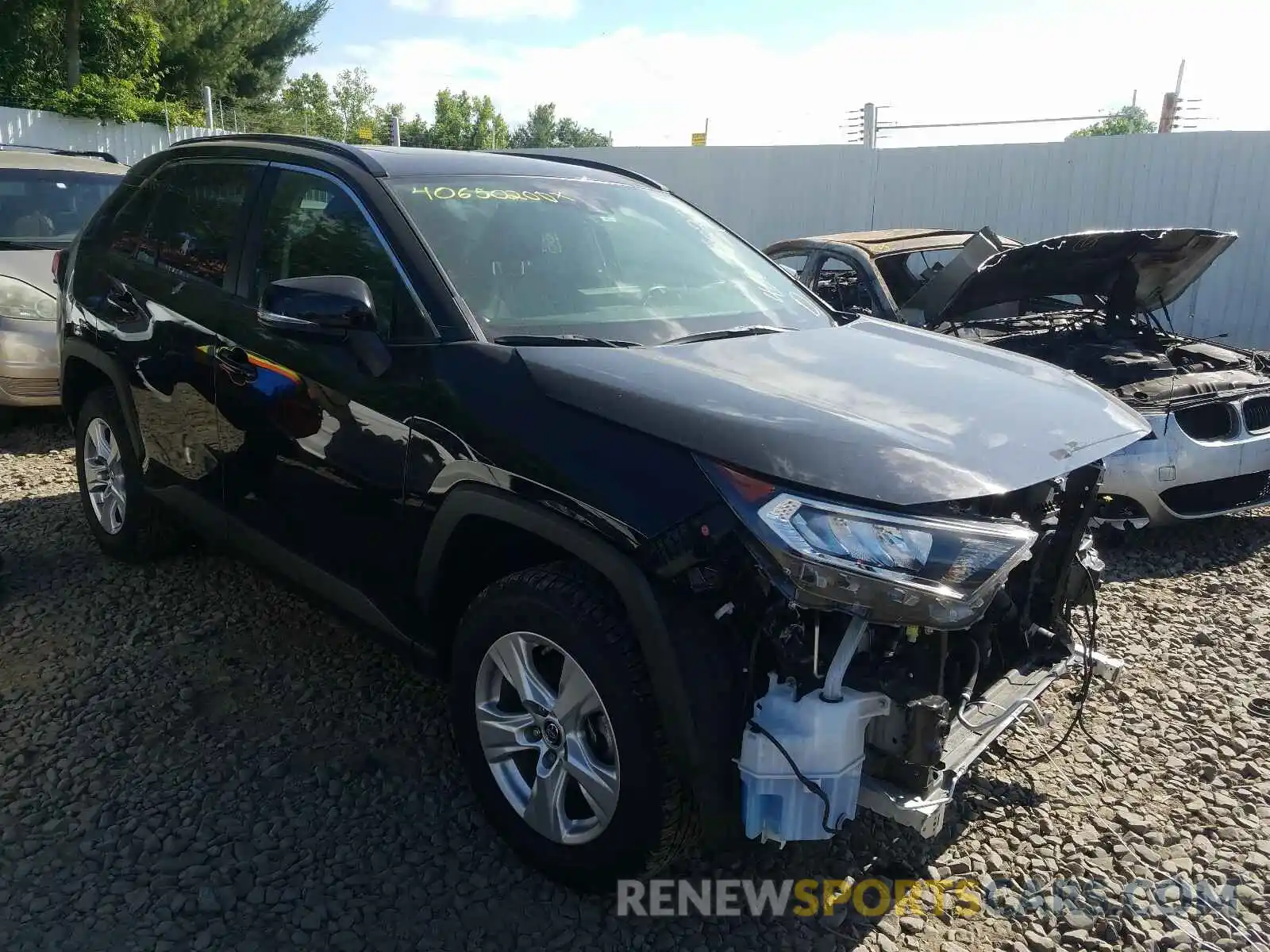 1 Photograph of a damaged car JTMP1RFV7KJ007317 TOYOTA RAV4 2019