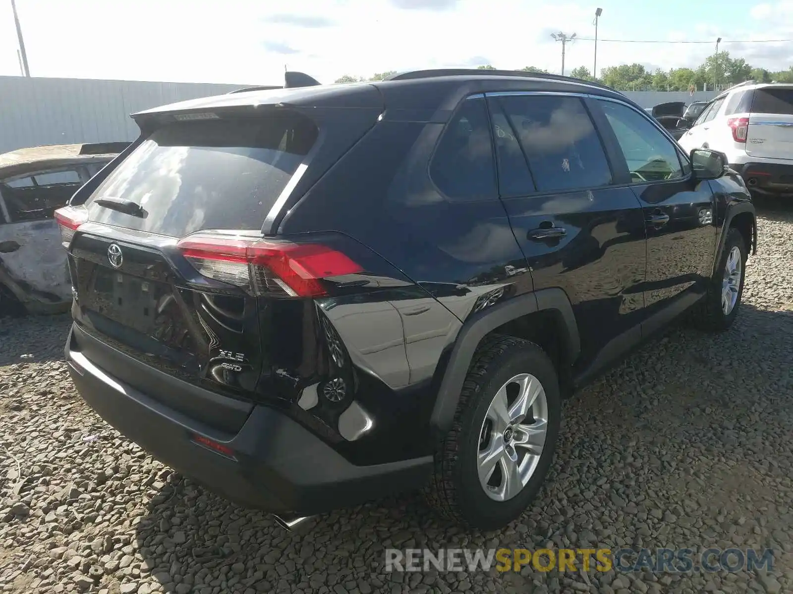 4 Photograph of a damaged car JTMP1RFV7KJ007317 TOYOTA RAV4 2019