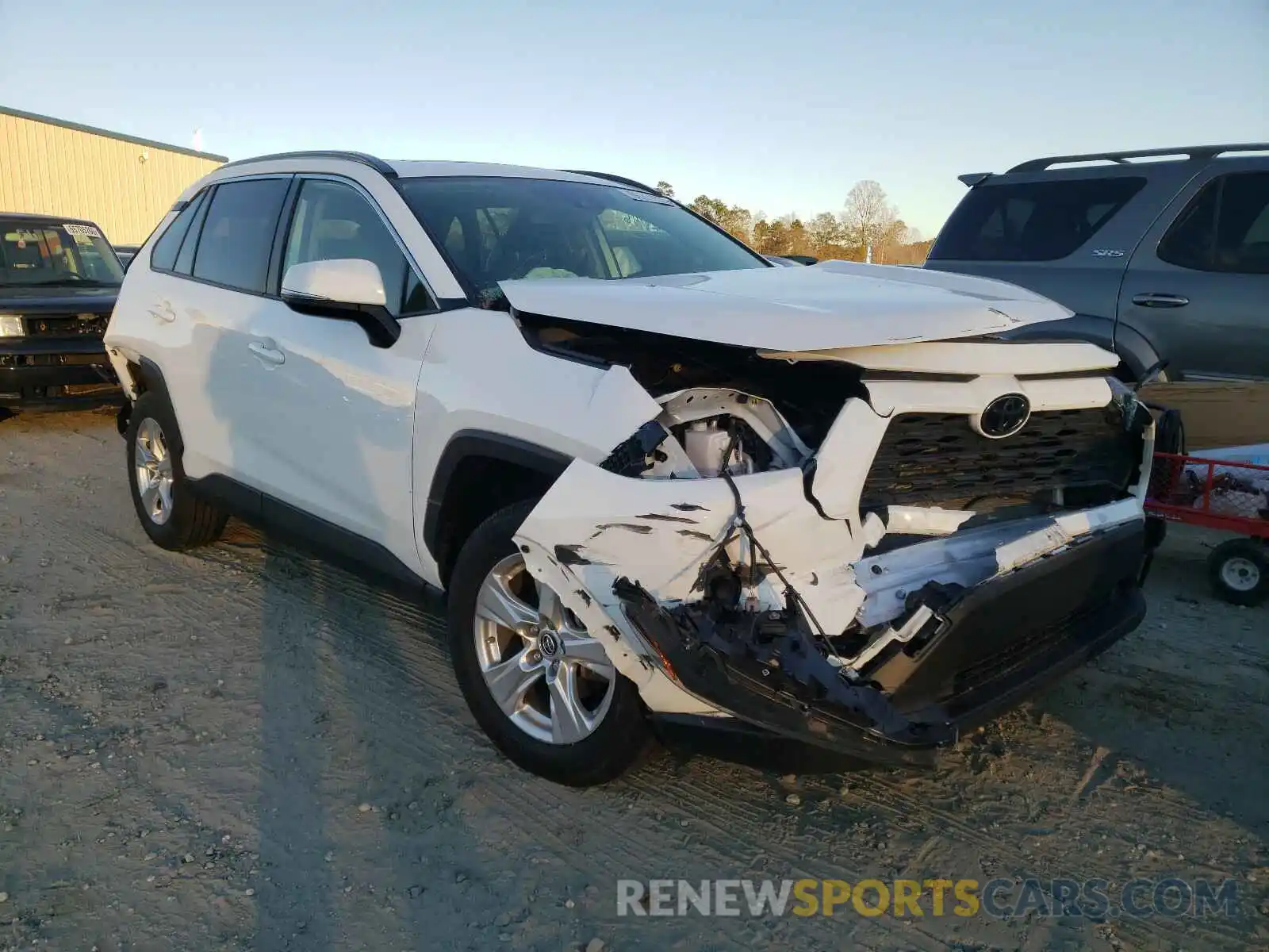 1 Photograph of a damaged car JTMP1RFV7KJ015286 TOYOTA RAV4 2019