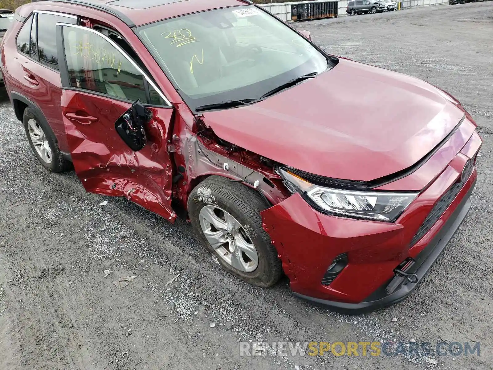 9 Photograph of a damaged car JTMP1RFV7KJ022884 TOYOTA RAV4 2019