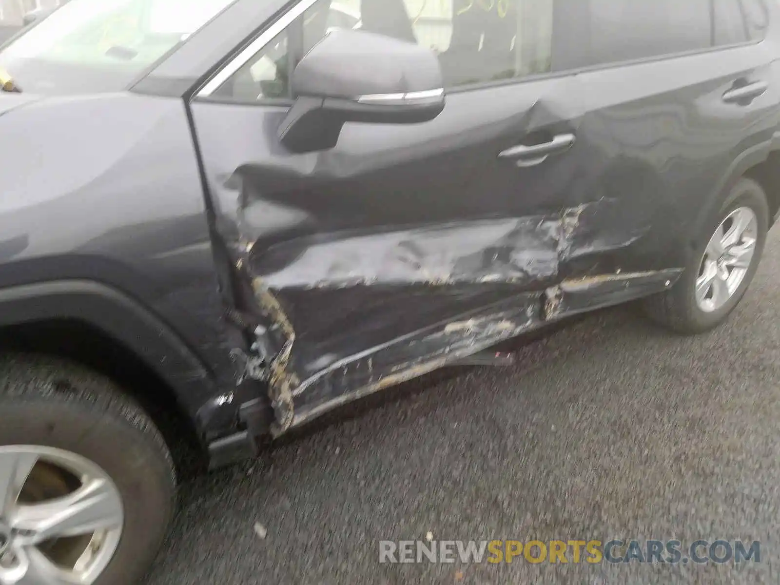 9 Photograph of a damaged car JTMP1RFV8KD007566 TOYOTA RAV4 2019