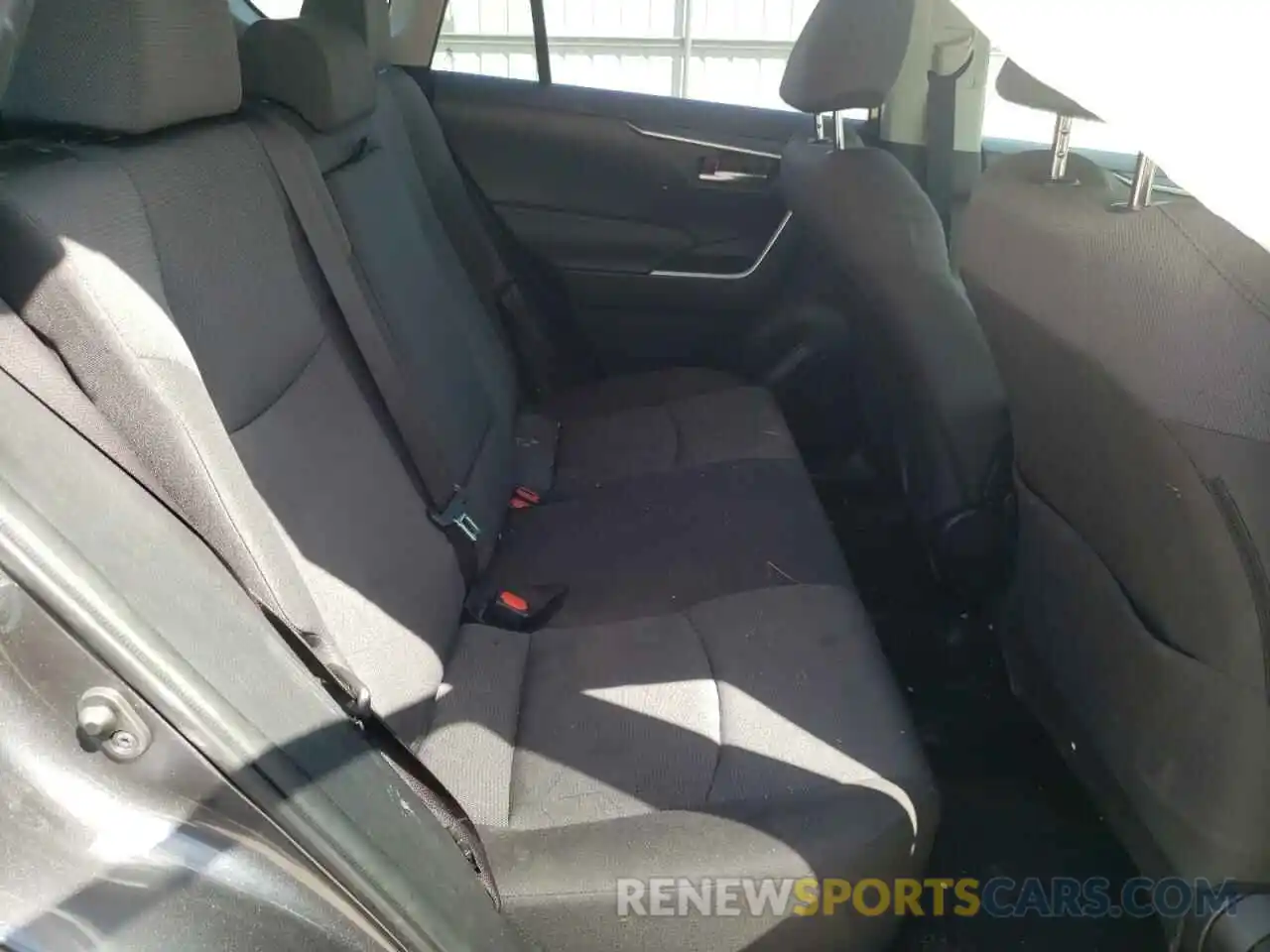 6 Фотография поврежденного автомобиля JTMP1RFV8KD012797 TOYOTA RAV4 2019