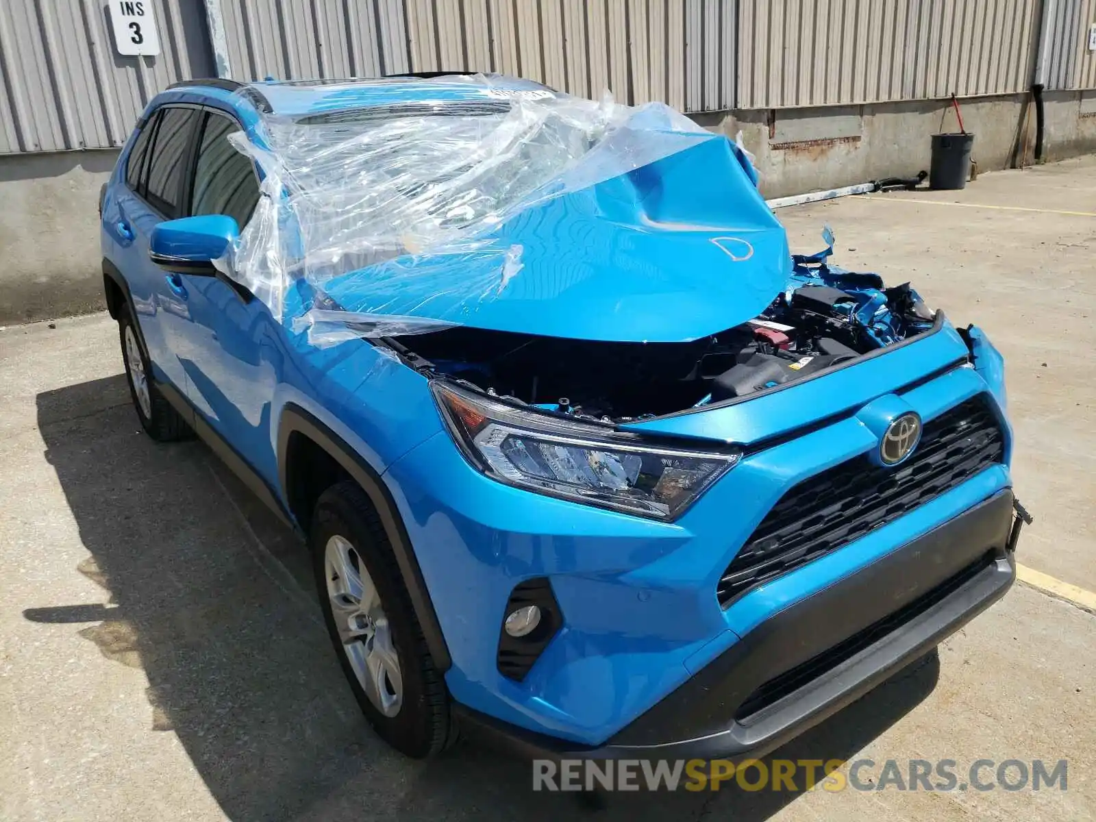 1 Photograph of a damaged car JTMP1RFV8KD013772 TOYOTA RAV4 2019