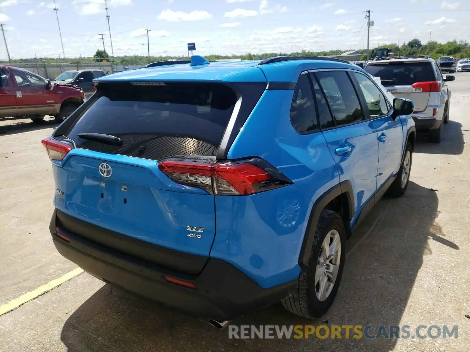 4 Photograph of a damaged car JTMP1RFV8KD013772 TOYOTA RAV4 2019