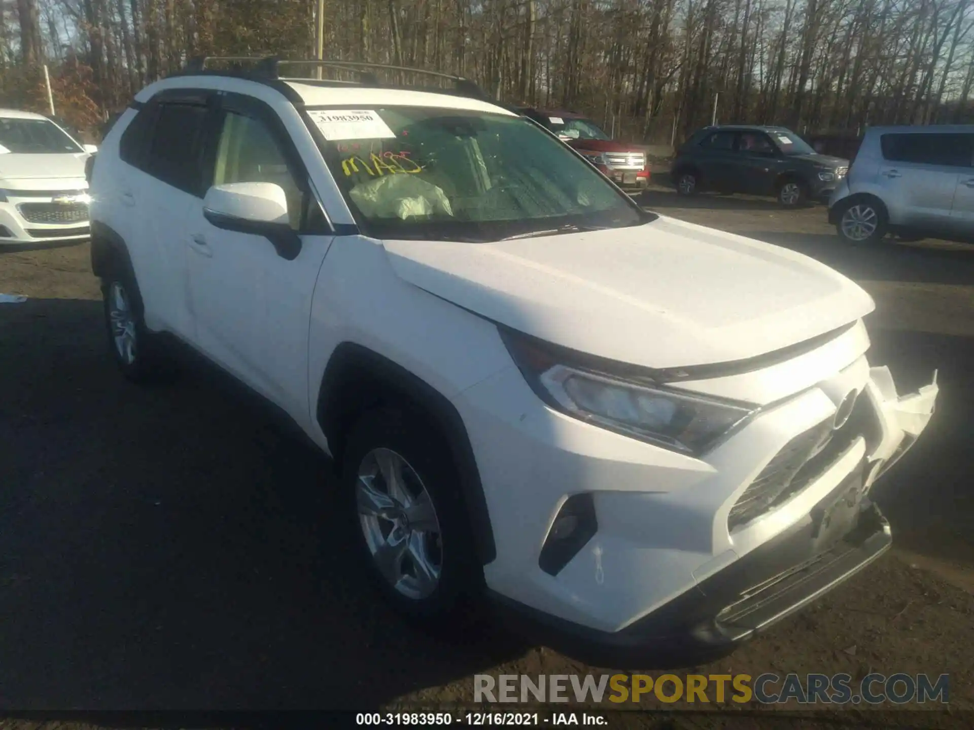 1 Photograph of a damaged car JTMP1RFV8KD017675 TOYOTA RAV4 2019