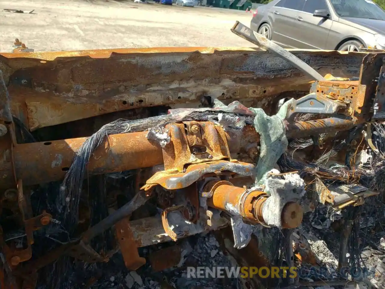 8 Photograph of a damaged car JTMP1RFV8KD021161 TOYOTA RAV4 2019