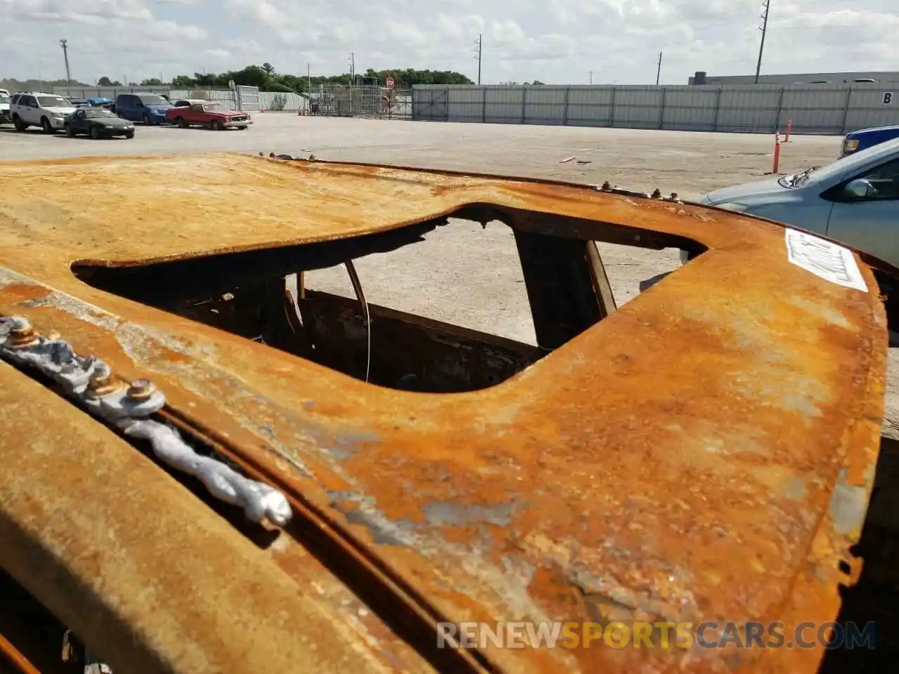 9 Photograph of a damaged car JTMP1RFV8KD021161 TOYOTA RAV4 2019