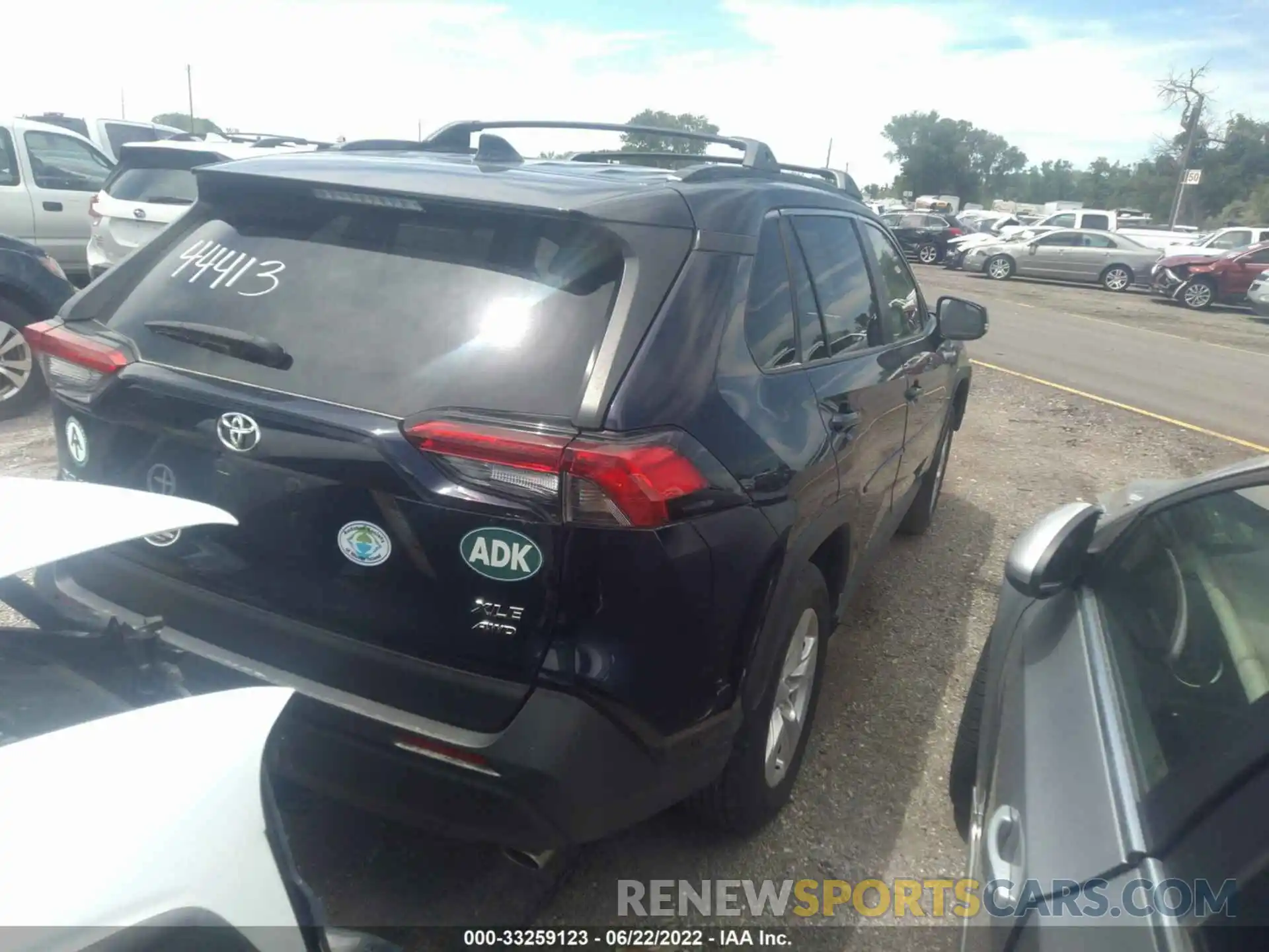 4 Photograph of a damaged car JTMP1RFV8KD024352 TOYOTA RAV4 2019