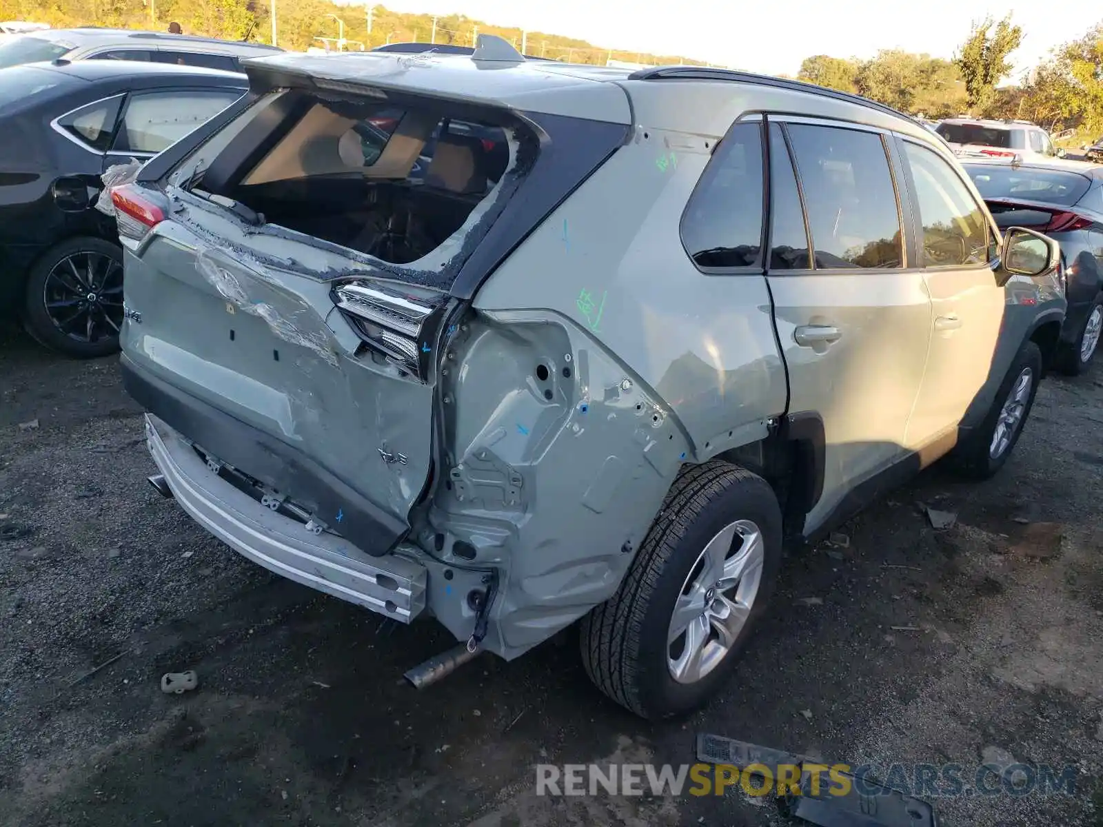 4 Photograph of a damaged car JTMP1RFV8KD026733 TOYOTA RAV4 2019