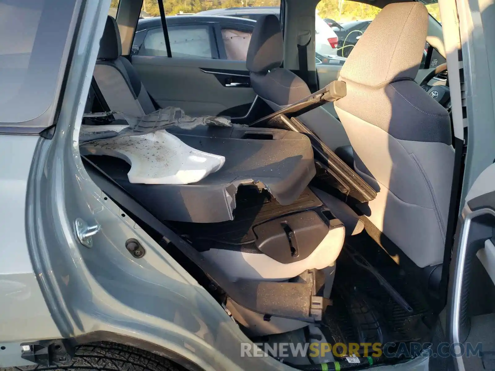 6 Photograph of a damaged car JTMP1RFV8KD026733 TOYOTA RAV4 2019