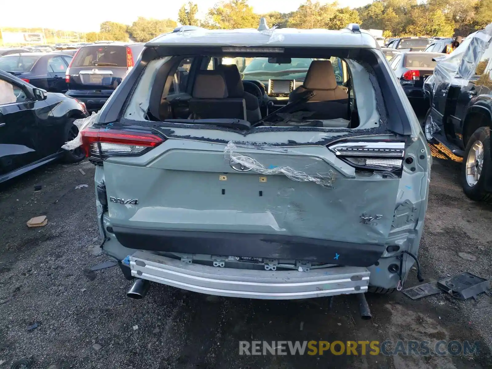 9 Photograph of a damaged car JTMP1RFV8KD026733 TOYOTA RAV4 2019