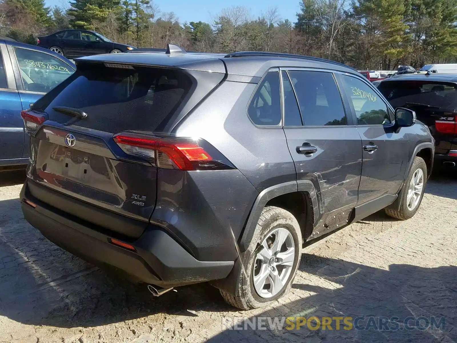 4 Photograph of a damaged car JTMP1RFV8KD028367 TOYOTA RAV4 2019