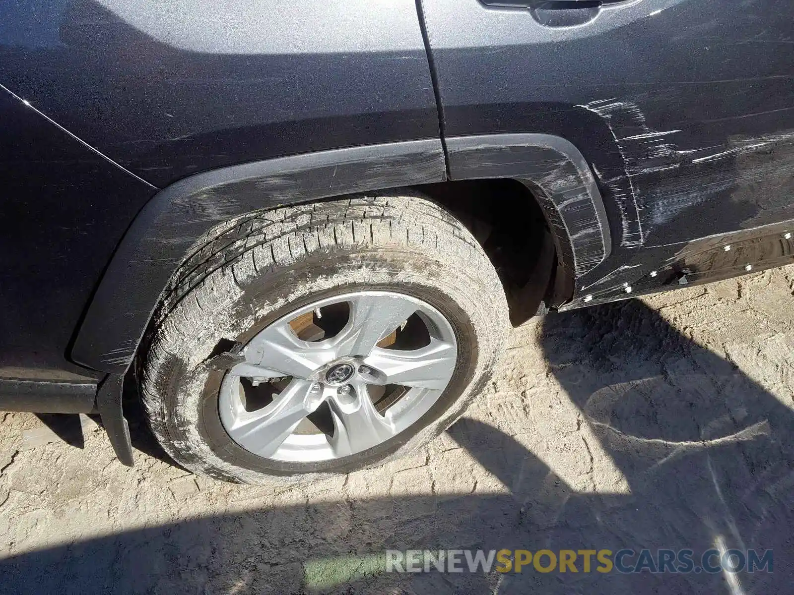 9 Photograph of a damaged car JTMP1RFV8KD028367 TOYOTA RAV4 2019