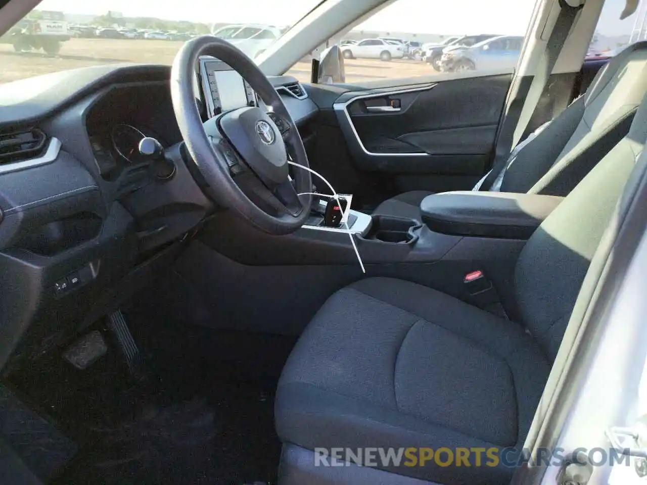 5 Photograph of a damaged car JTMP1RFV8KD031477 TOYOTA RAV4 2019