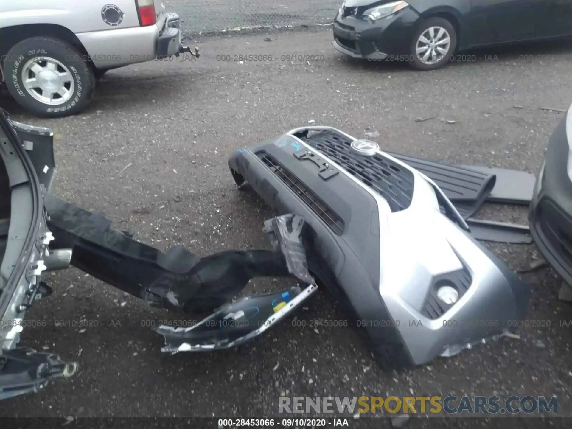 11 Photograph of a damaged car JTMP1RFV8KD032001 TOYOTA RAV4 2019