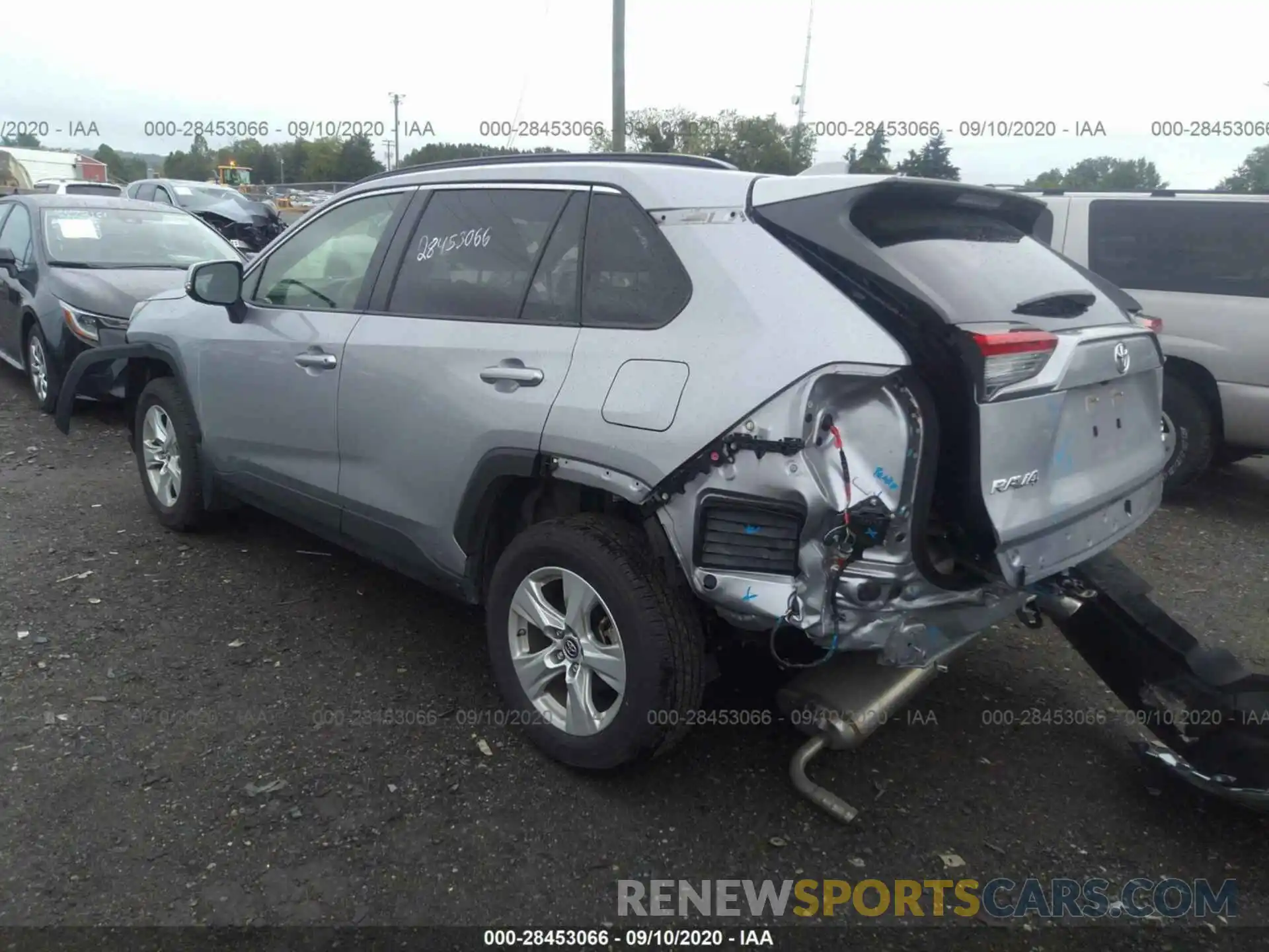 2 Photograph of a damaged car JTMP1RFV8KD032001 TOYOTA RAV4 2019