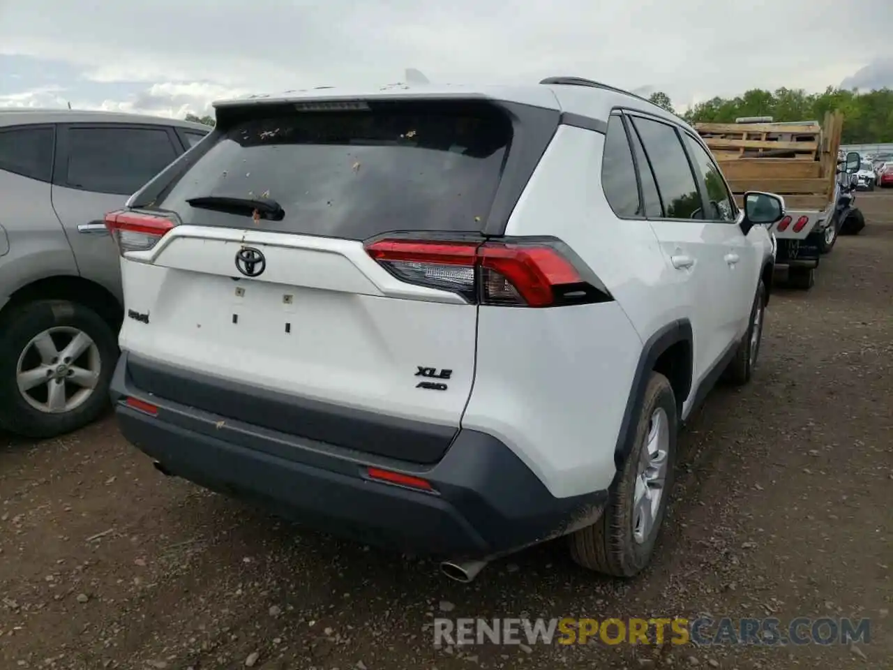 4 Photograph of a damaged car JTMP1RFV8KD034685 TOYOTA RAV4 2019