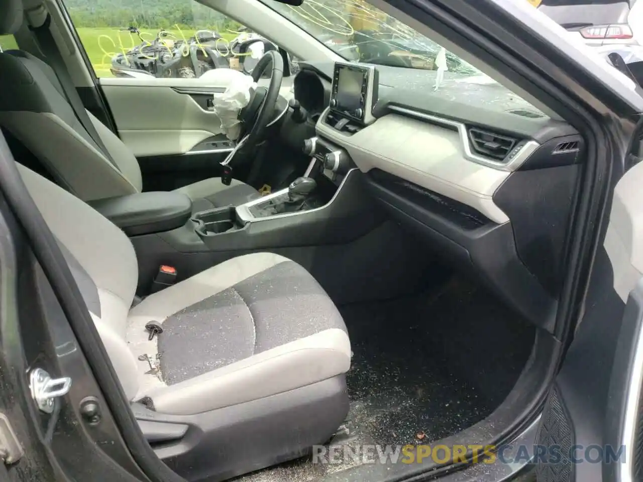 5 Photograph of a damaged car JTMP1RFV8KD036985 TOYOTA RAV4 2019