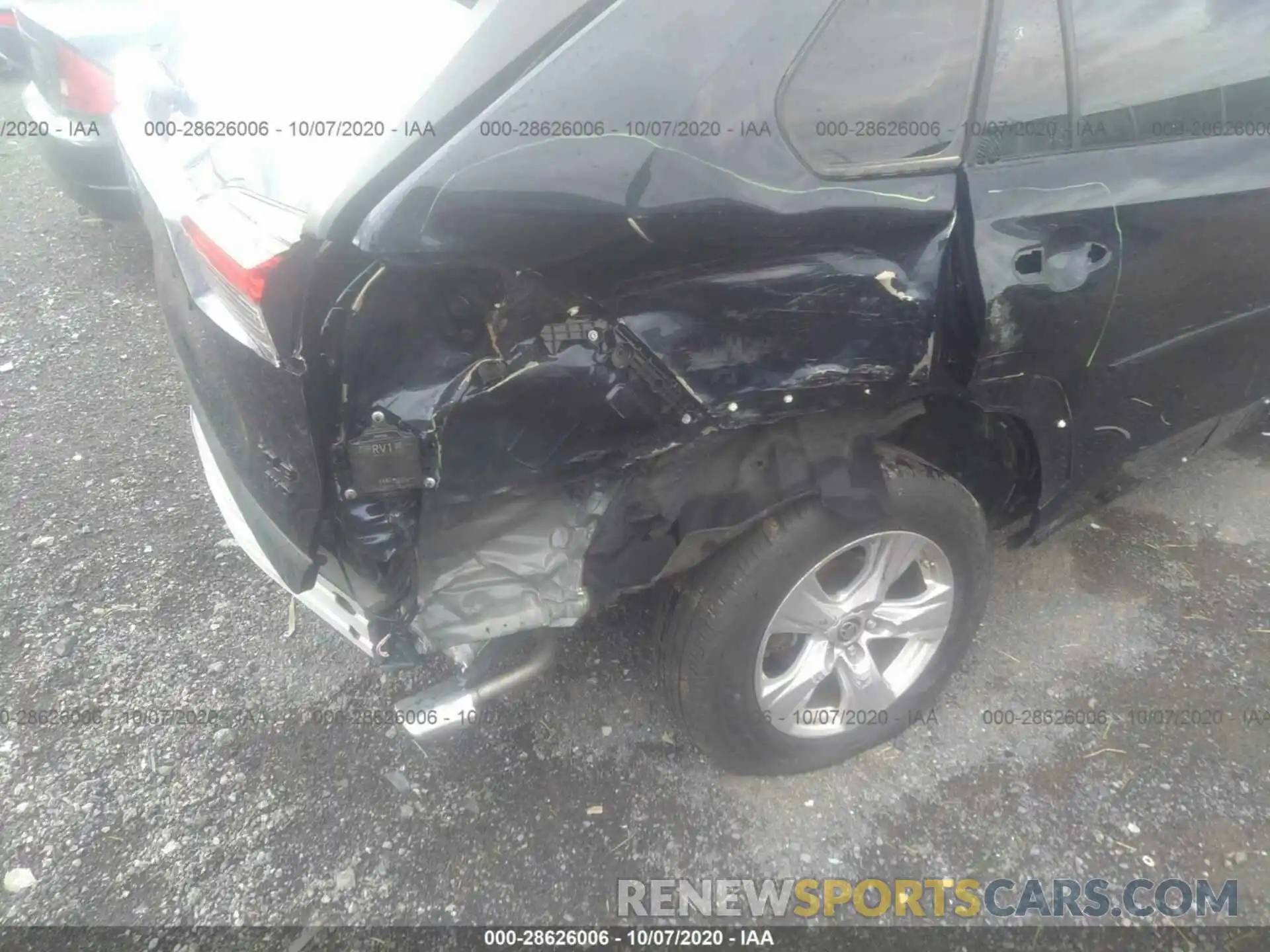 6 Photograph of a damaged car JTMP1RFV8KD040079 TOYOTA RAV4 2019