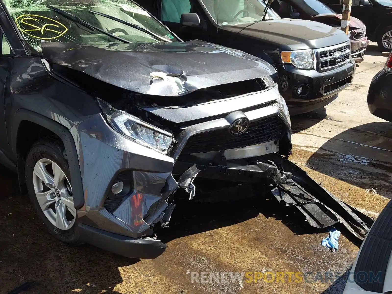 9 Photograph of a damaged car JTMP1RFV8KD041572 TOYOTA RAV4 2019