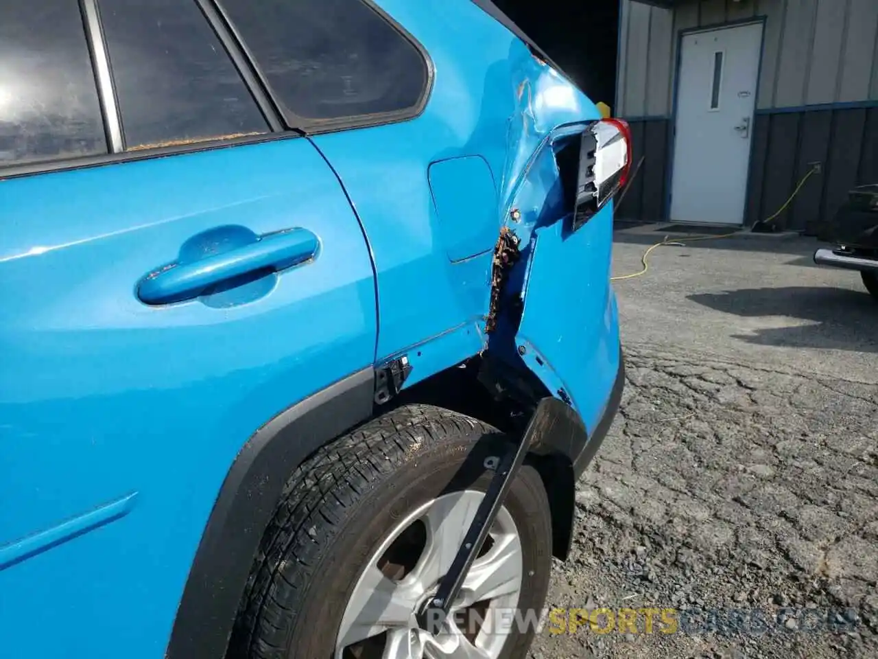 9 Photograph of a damaged car JTMP1RFV8KD503015 TOYOTA RAV4 2019