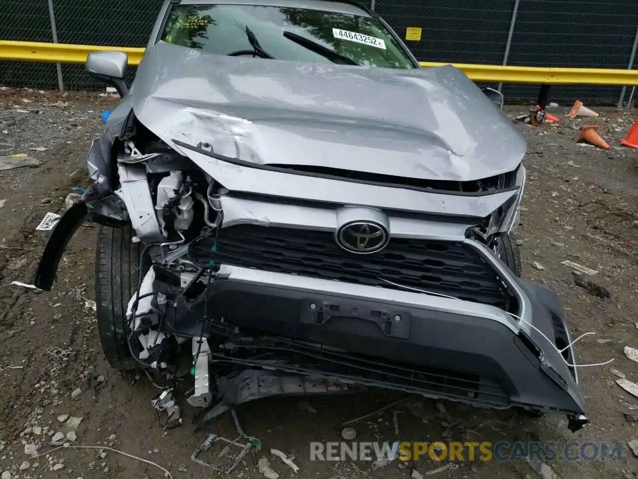 9 Photograph of a damaged car JTMP1RFV8KD509669 TOYOTA RAV4 2019