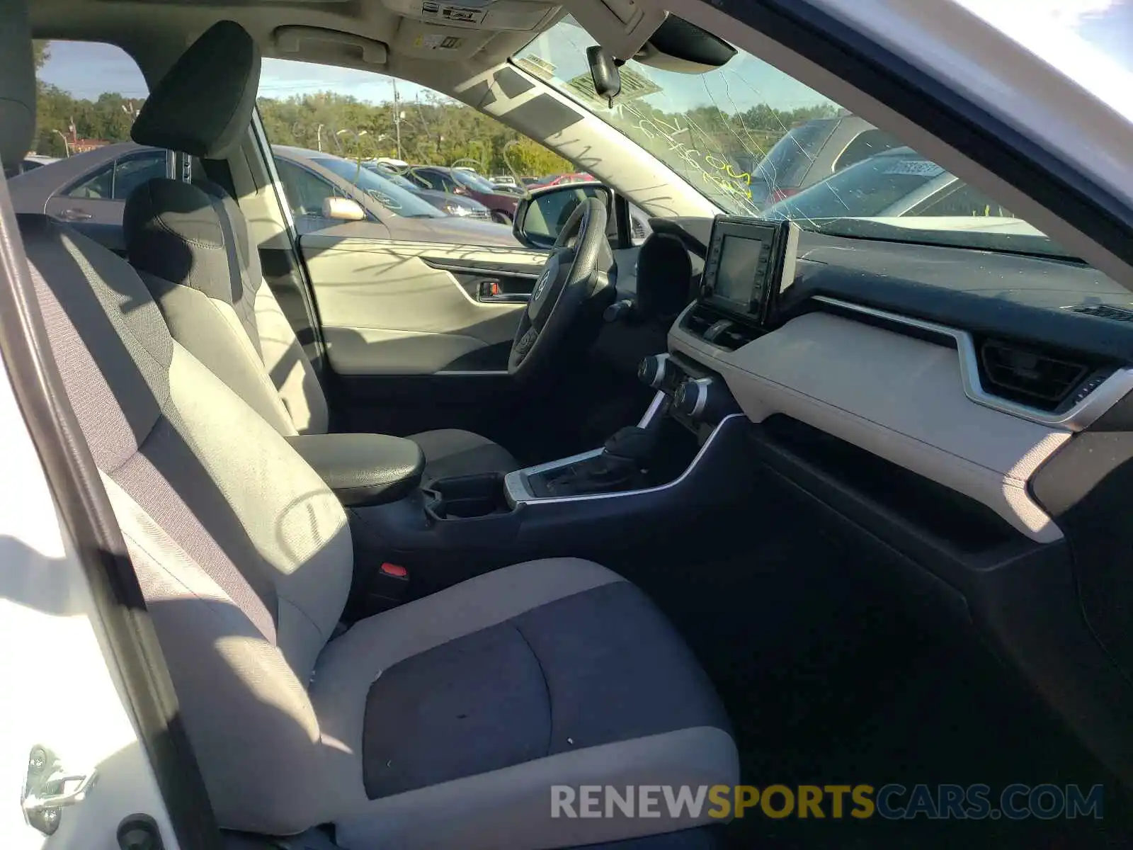 5 Photograph of a damaged car JTMP1RFV8KD512474 TOYOTA RAV4 2019